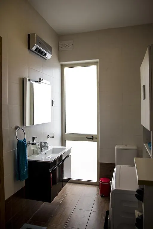 Seabreeze Apartment In Gzira Malta